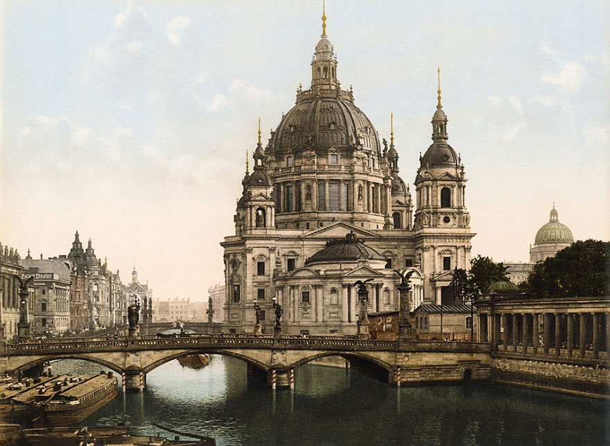 Cầu Frederick và nhà thờ lớn Berlin - Phần lớn các công trình này vẫn còn tồn tại cho đến ngày nay, nhưng đều đã trải qua ít nhiều đợt trùng tu và xây dựng lại.